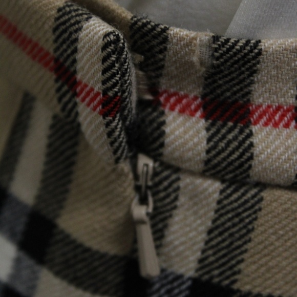 COPY - Vintage Burberry Pleated Plaid Skirt - Picture 4 of 8